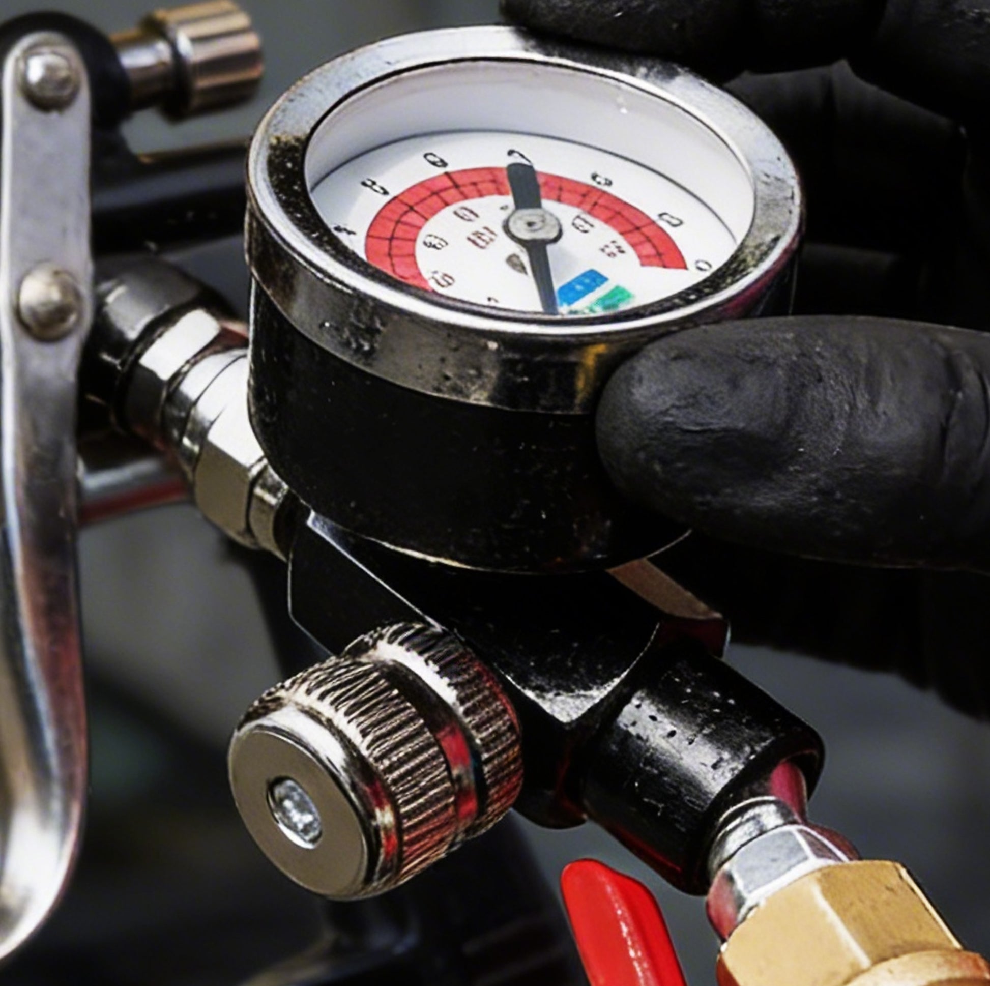 LE LEMATEC Spray Gun Regulator Valve Tool, 1/4 NPT Air Pressure Regulator (AR-08) with gauge and adjustment knob.