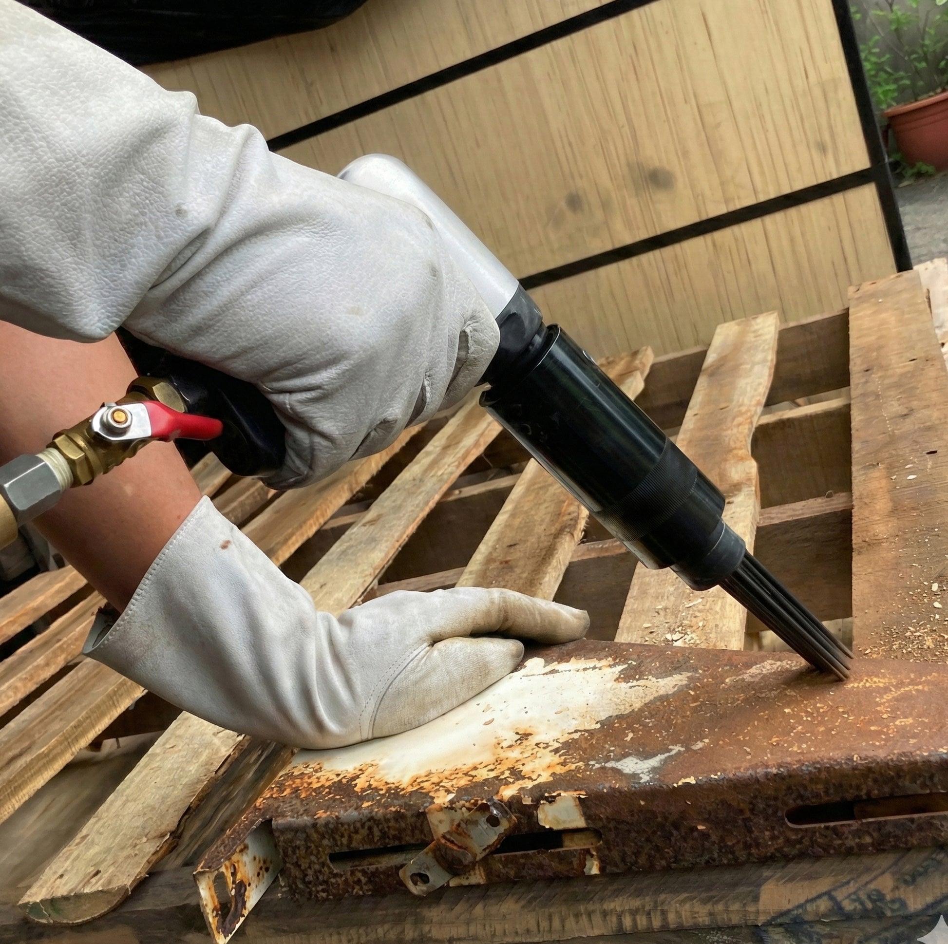 Industrial Grade LE-B9707-1 Needle Set - 19 Pieces of Wear-Resistant Hardened Steel for long-lasting use in pneumatic needle scalers.