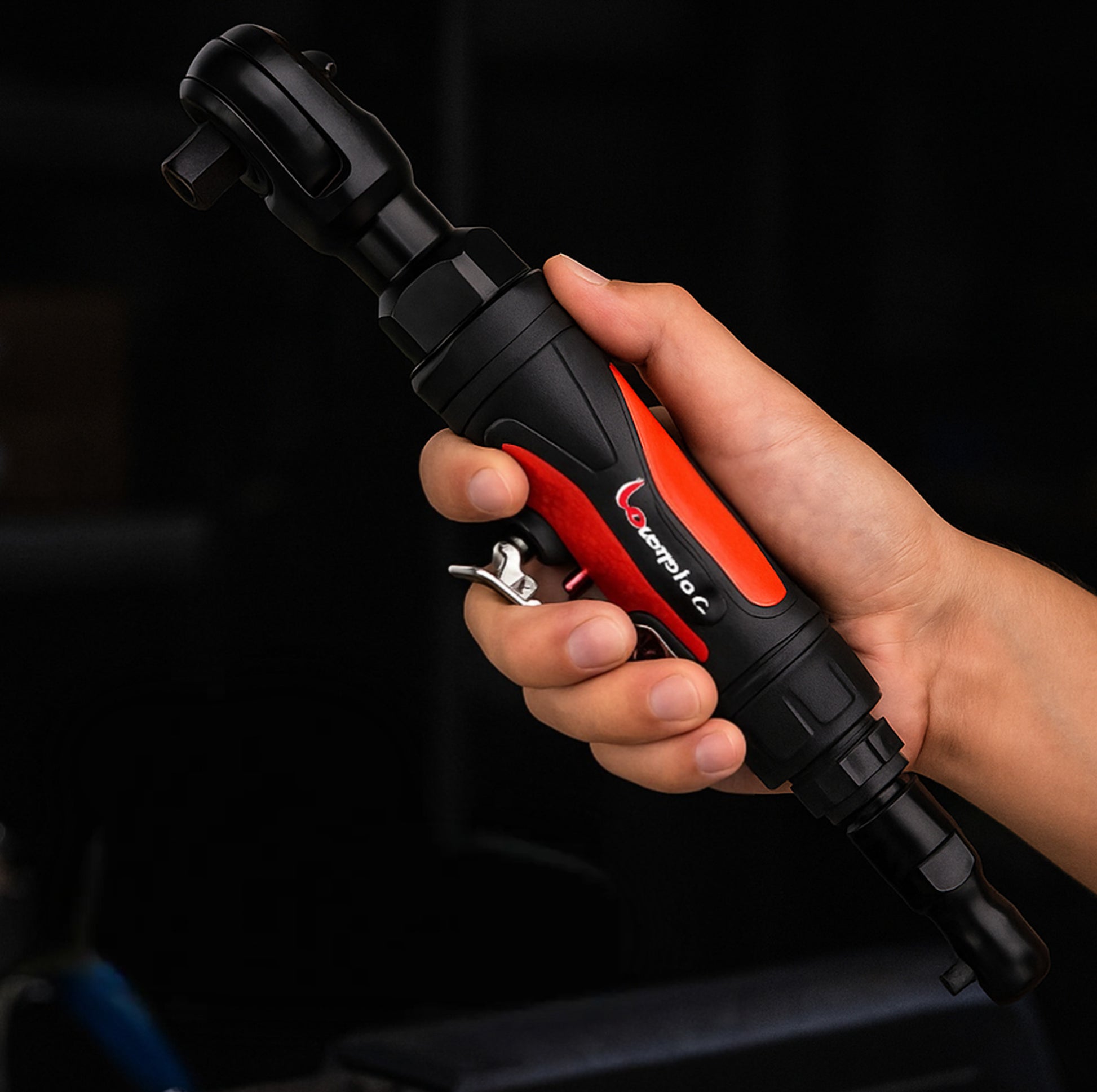 Hand gripping LE-R2150B air ratchet showing compact ergonomic design and one-hand operation