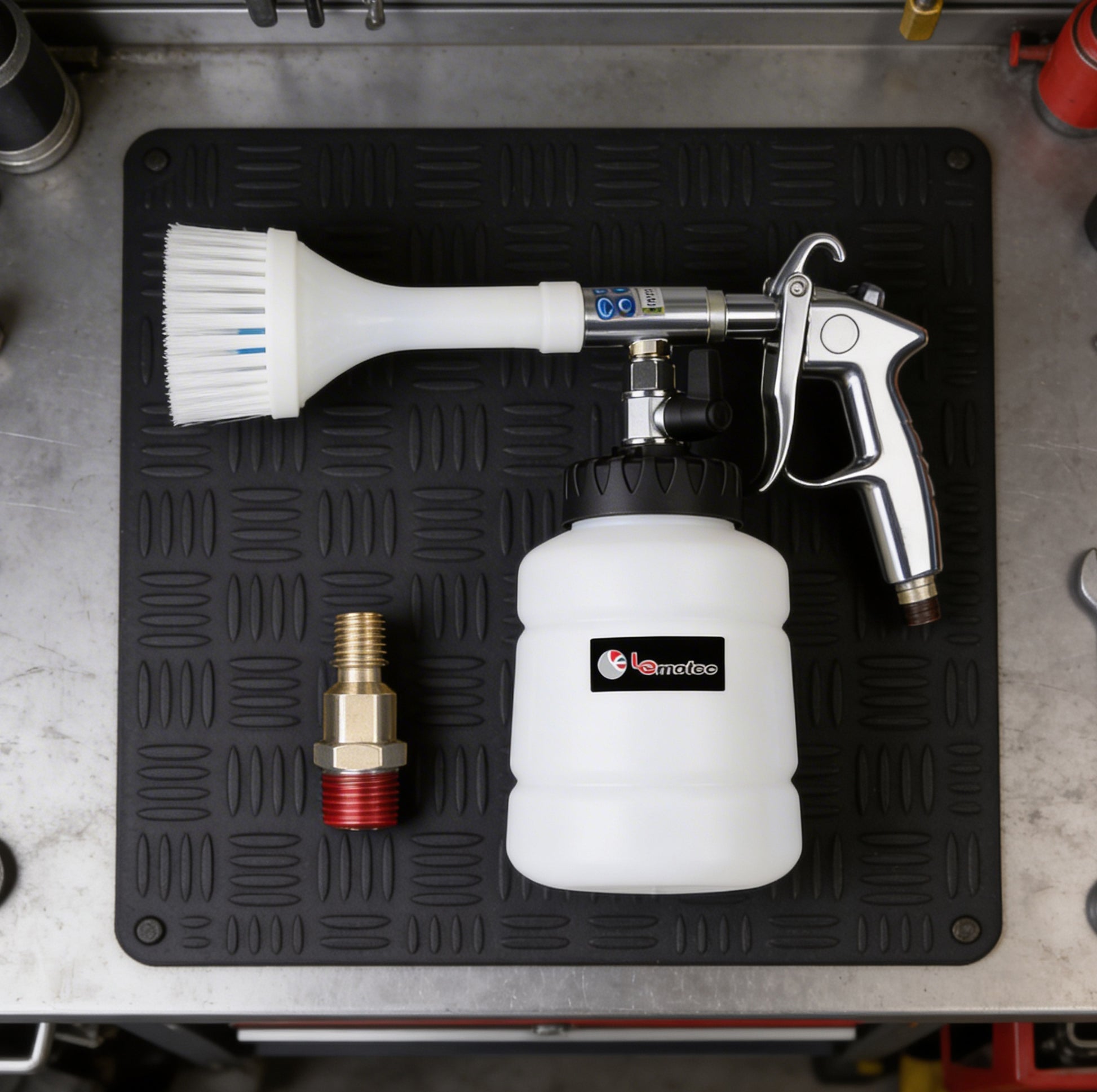 Industrial Grade LE-WT-0100US Pneumatic Foam Gun - High Pressure Air-Powered design for professional auto detailing shops and car wash businesses.