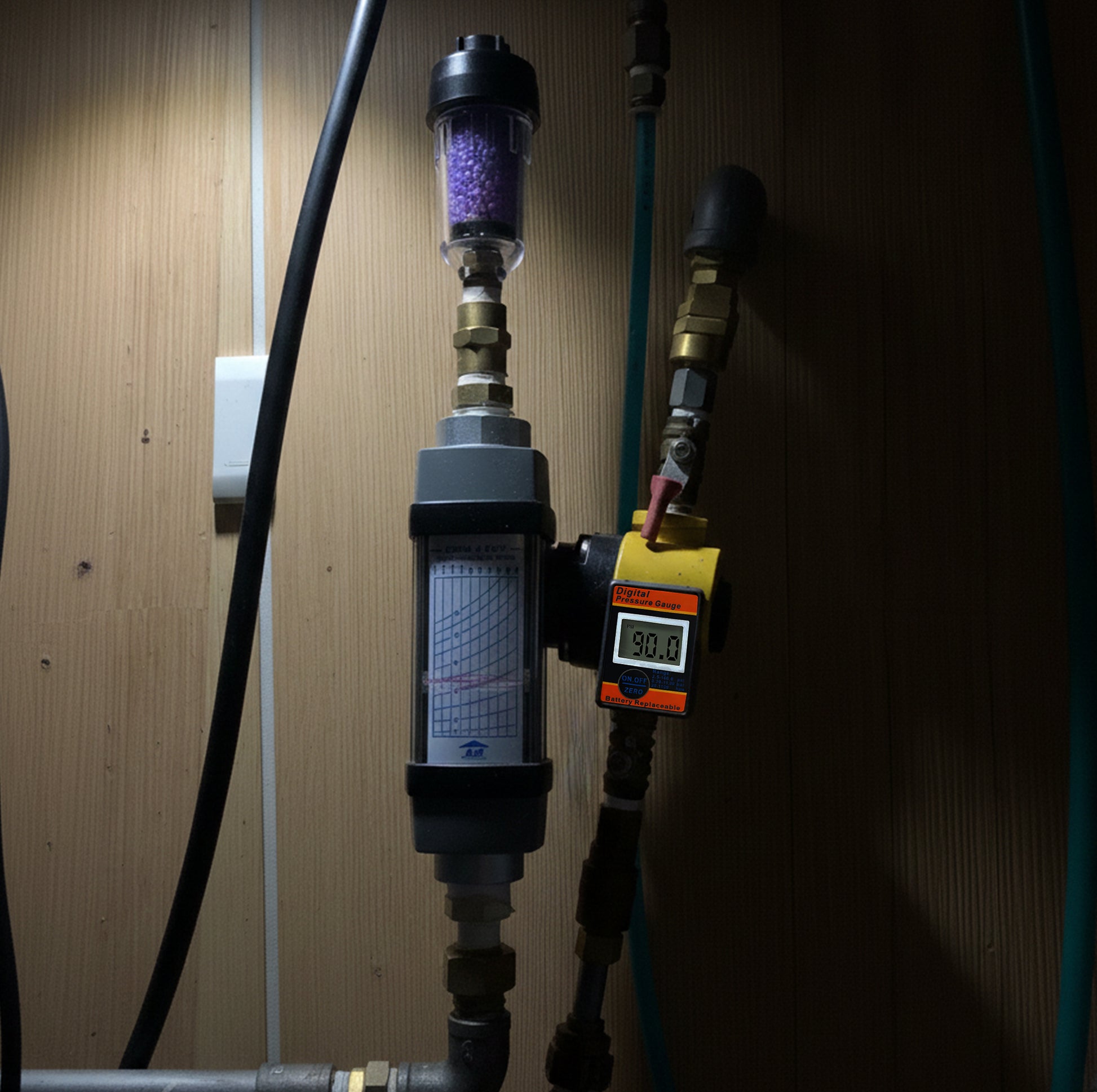 LE LEMATEC ZN312E-3 1/4"  Desiccant Air Filter - ¼-inch NPT Inlet with zero airflow restriction, provides dry and oil-free air for precision air-powered tools.